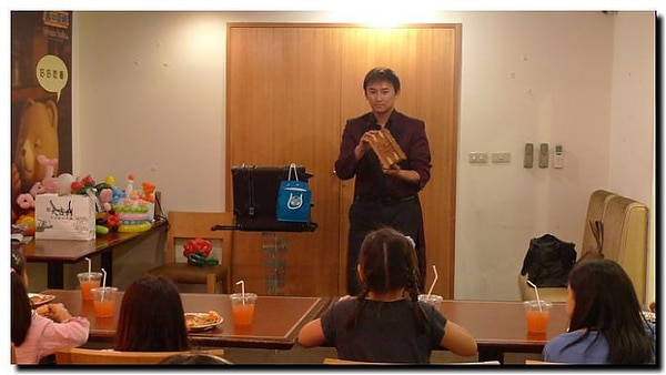 生日會魔術師表演_美國學校小朋友慶生02