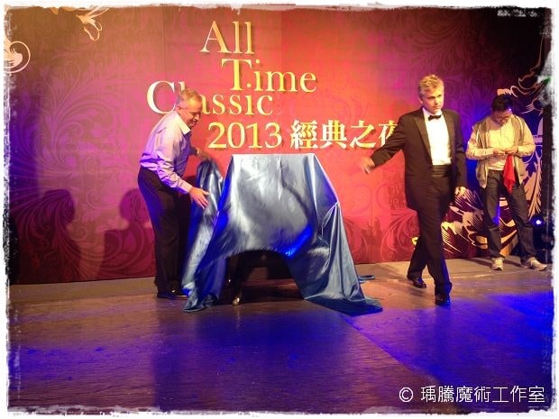 魔術教學_英美煙草春酒魔術表演教學 007