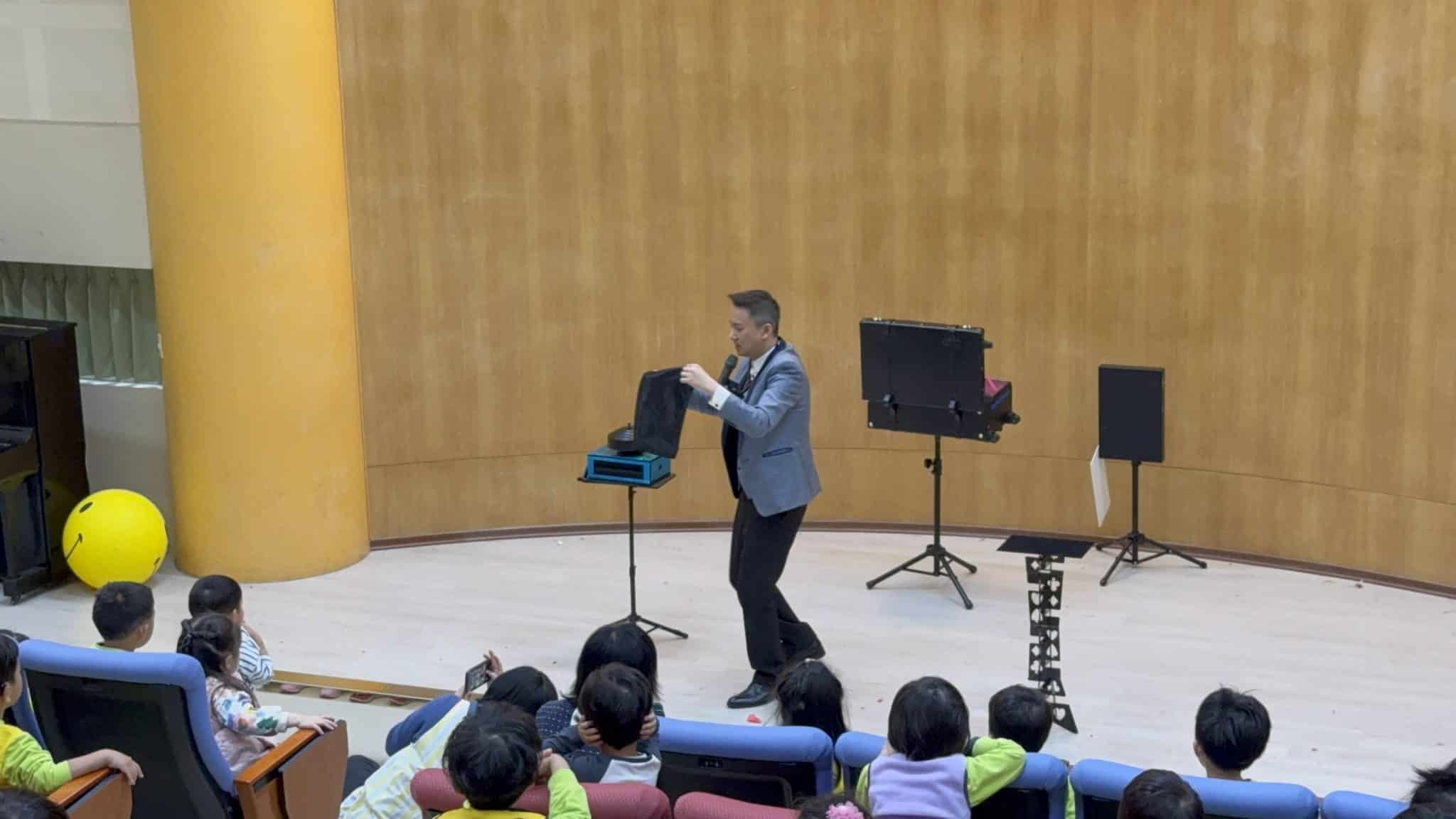兒童魔術表演-漂浮魔術 兒童魔術表演-漂浮魔術