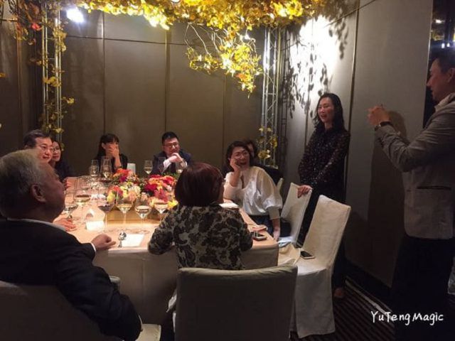 公司聖誕節活動-近距離魔術 公司聖誕節活動-近距離魔術