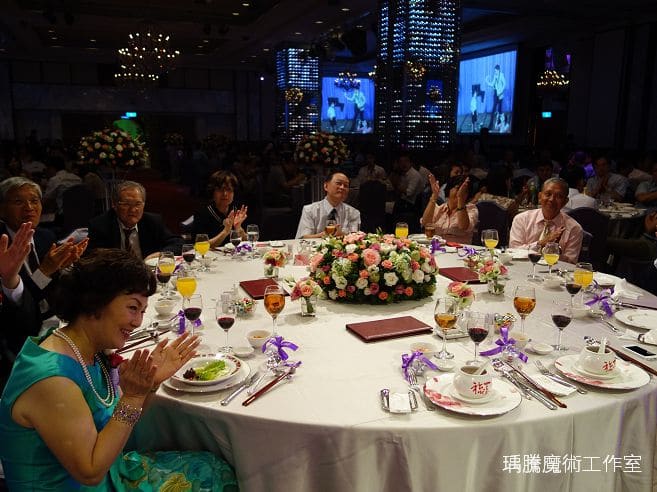 婚禮魔術表演大人很開心