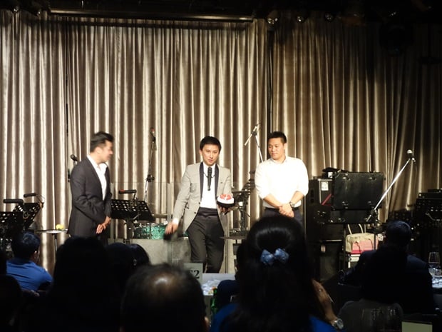 朋友生日驚喜計畫一：魔術表演_變出生日蛋糕